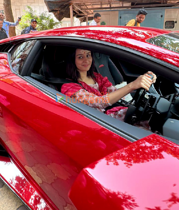 photos shraddha kapoor snapped with her new car lamborghini huracan tecnica 6