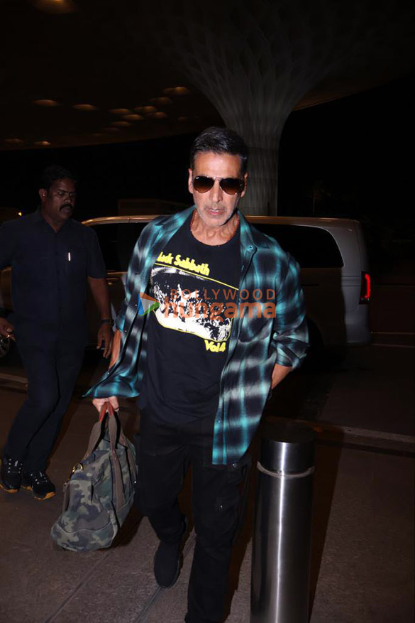 photos sonakshi sinha and akshay kumar snapped at the airport 2