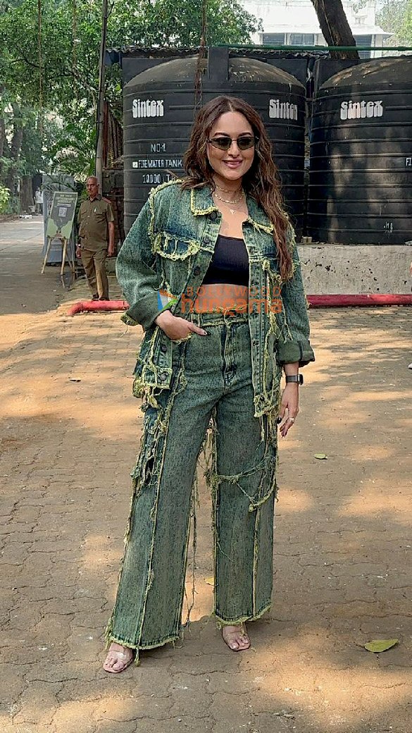 photos sonakshi sinha spotted in bandra 3