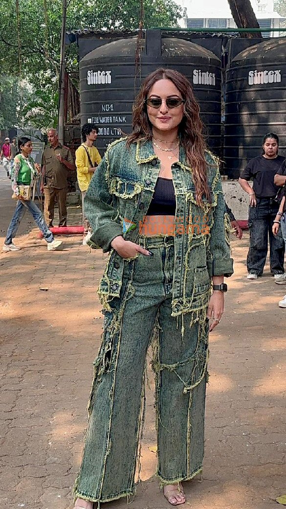 photos sonakshi sinha spotted in bandra 5