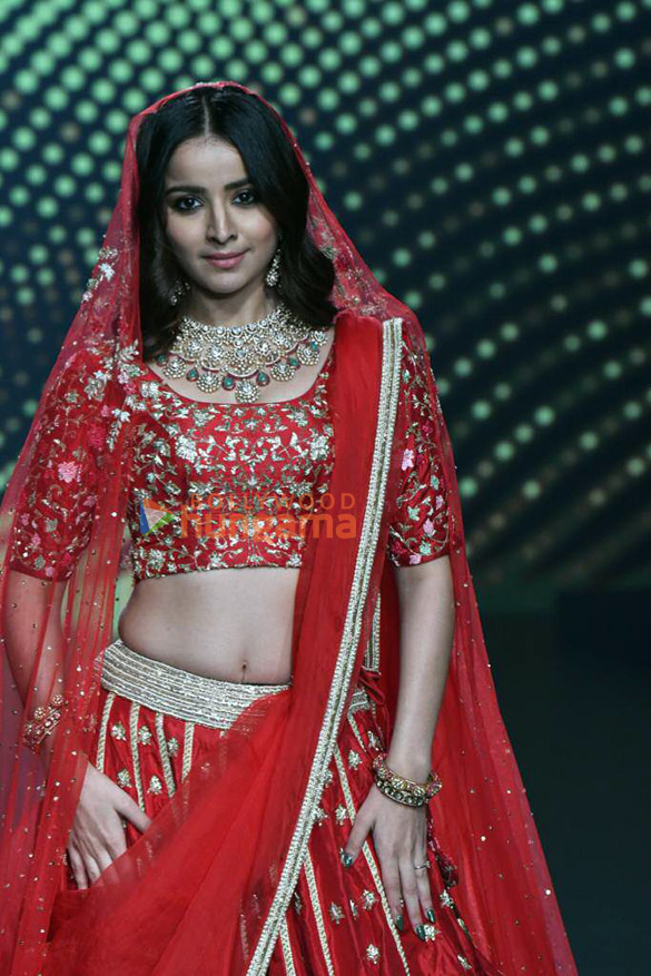 photos sonam kapoor ahuja mahima makwana and vidya malvade walk the ramp at the bombay times fashion week 2023 2