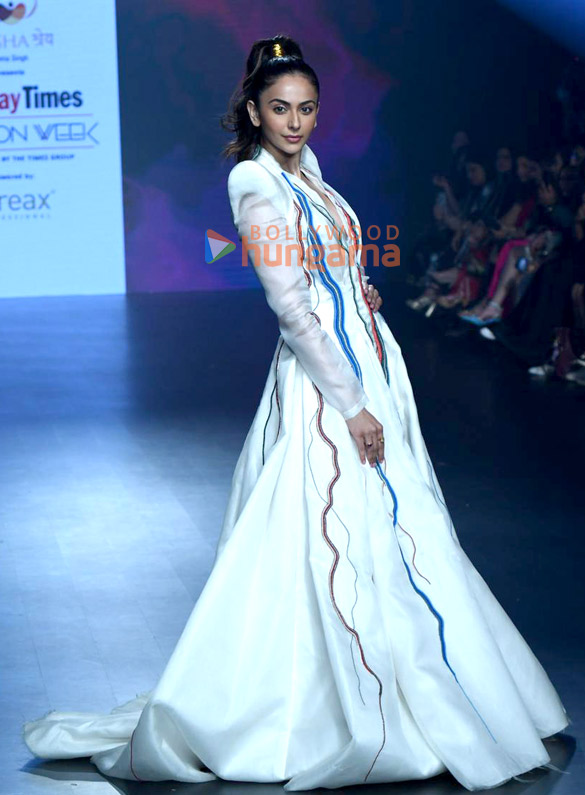 photos sonam kapoor ahuja mahima makwana and others walk the ramp at the bombay times fashion week 20233 2