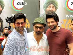 Photos: Sunny Deol snapped celebrating his birthday with sons Rajveer Deol and Karan Deol