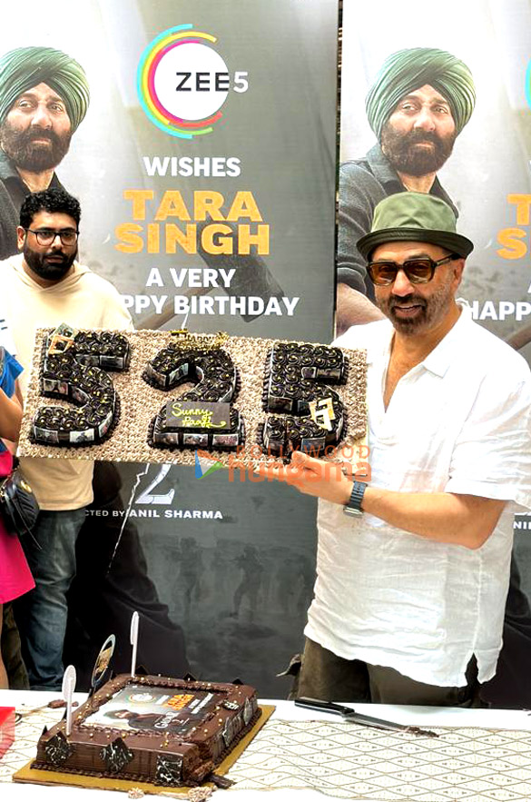 photos sunny deol snapped celebrating his birthday with sons rajveer deol and karan deol 5