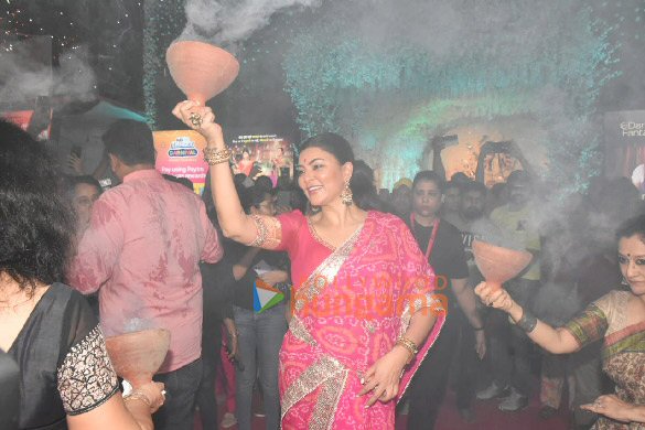 photos sushmita sen snapped at dev pandal 5