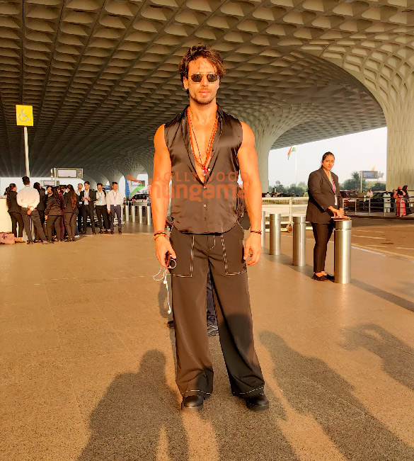 photos tiger shroff and kriti sanon snapped at the airport 3 2