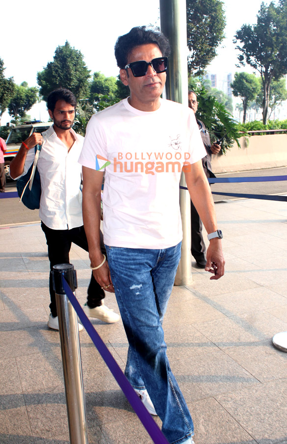 photos uorfi javed nikki tamboli varun dhawan and others snapped at the airport 1