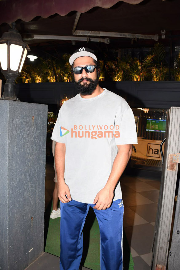 photos vicky kaushal snapped at hakims aalim salon in khar 2