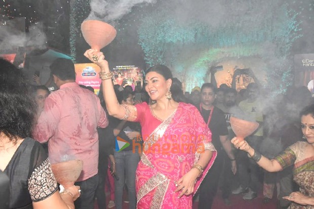 Sushmita Sen performs Dhunuchi dance with daughter Renee at Durga Puja celebrations, watch video