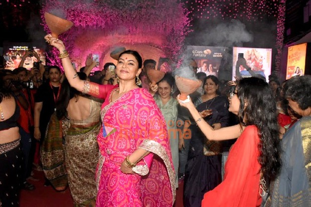 Sushmita Sen performs Dhunuchi dance with daughter Renee at Durga Puja celebrations, watch video