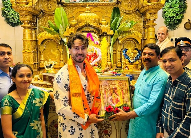 Tiger Shroff visits Siddhivinayak Temple to seek blessings after the release of Ganapath Tiger Shroff visits Siddhivinayak Temple to seek blessings after the release of Ganapath
