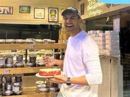 Kartik Aaryan indulges in cake to celebrate Virat Kohli’s 49th century in World Cup; see post