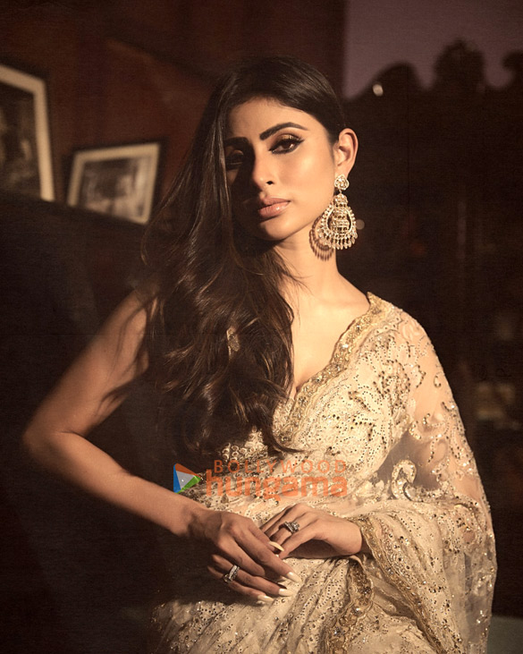 mouni roy 2 250