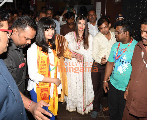 photos aishwarya rai bachchan mukesh ambani and others snapped at siddhivinayak temple 7