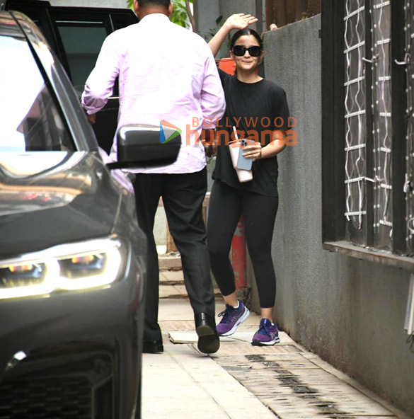 photos alia bhatt snapped outside the gym in khar 1