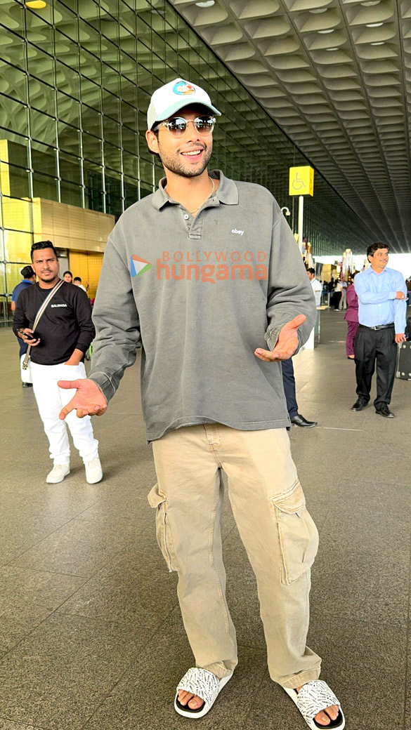 photos ananya pandey siddhant chaturvedi and shefali jariwala snapped at the airport 2