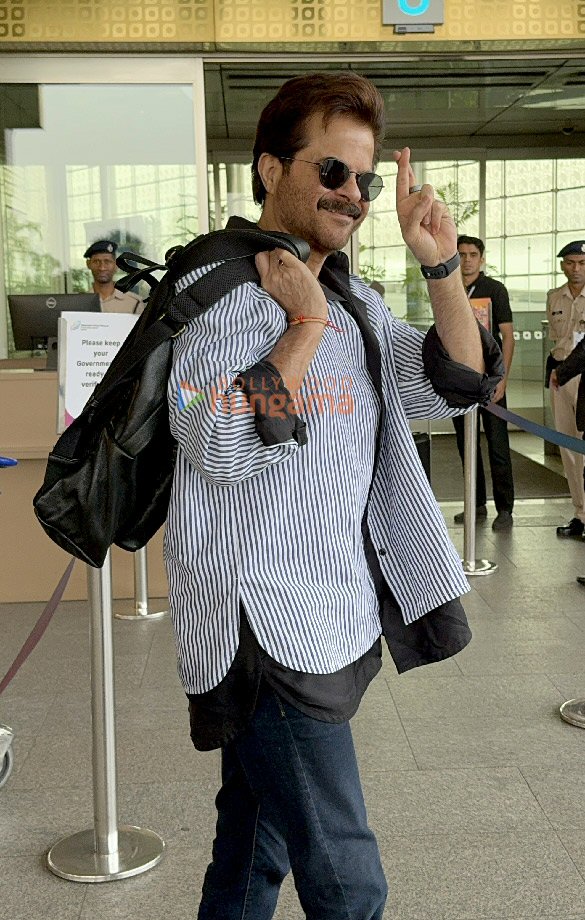 Photos: Anil Kapoor, Sunny Deol, Kajal Aggarwal and others snapped at the airport Photos: Anil Kapoor, Sunny Deol, Kajal Aggarwal and others snapped at the airport
