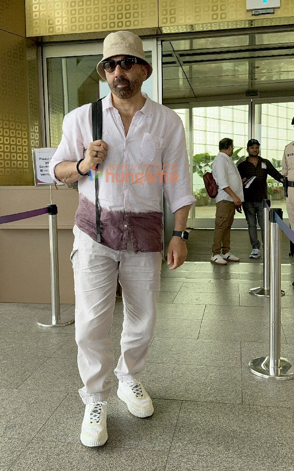 photos anil kapoor sunny deol kajal aggarwal and others snapped at the airport 9