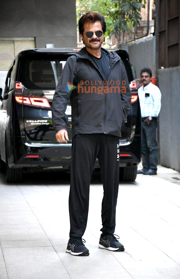 photos anil kapoor snapped at a clinic in khar 1