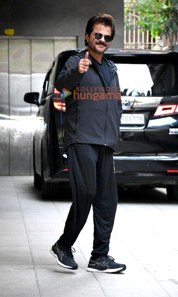 photos anil kapoor snapped at a clinic in khar 3