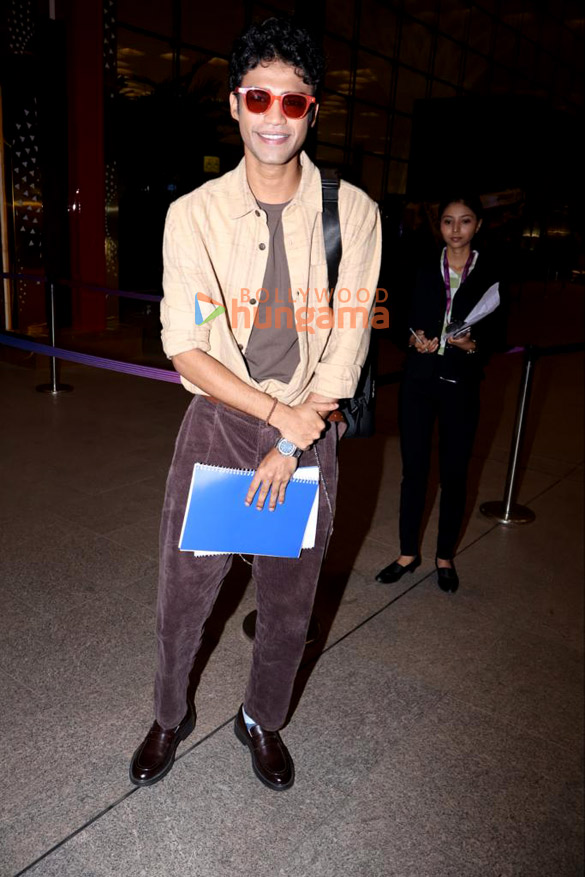photos arjun kapoor and babil khan snapped at the airport 3