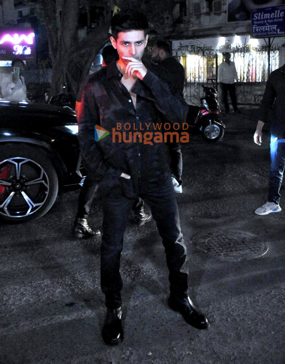 photos celebs attend kartik aaryans birthday party in bandra 1