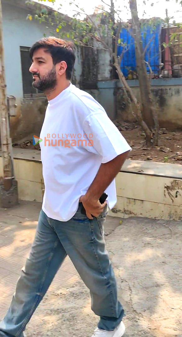 photos celebs attend sanjay gadhvis funeral 3
