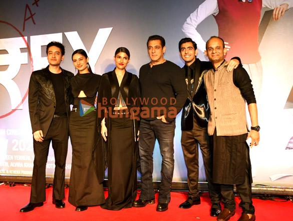 Photos: Celebs grace the special screening of Farrey