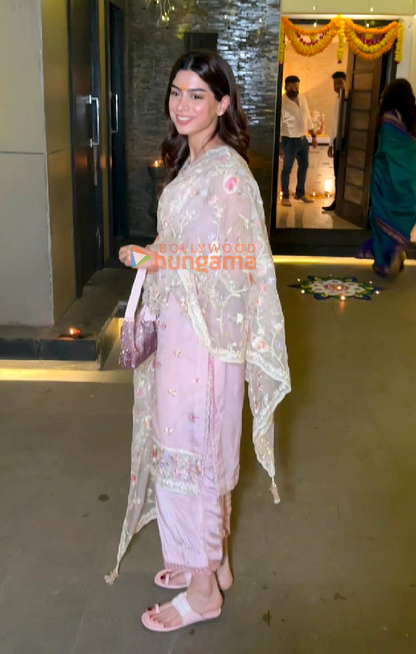photos celebs snapped at anil kapoors mothers home for diwali celebration 8
