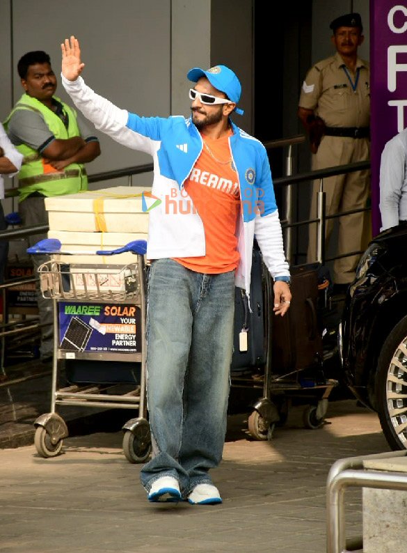 photos deepika padukone and ranveer singh snapped at kalina airport 3