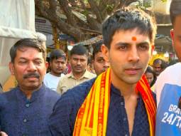 Photos: Kartik Aaryan seeks blessings at Siddhivinayak Temple on his birthday