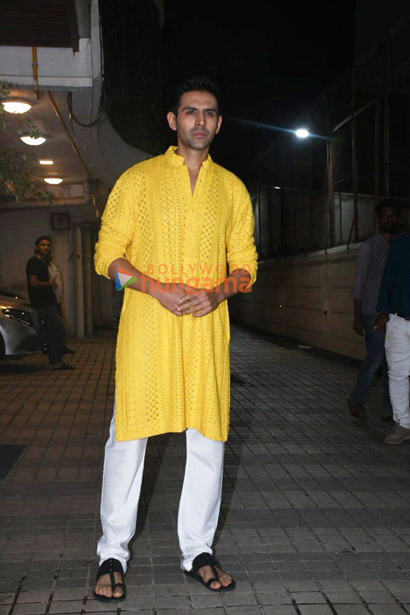 photos kartik aaryan snapped at sara ali khans diwali party 4