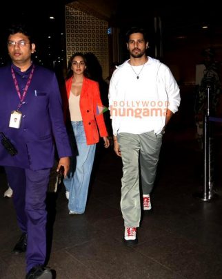 Photos: Kiara Advani, Sidharth Malhotra, Rajinikanth and Ektaa R Kapoor snapped at the airport Photos: Kiara Advani, Sidharth Malhotra, Rajinikanth and Ektaa R Kapoor snapped at the airport