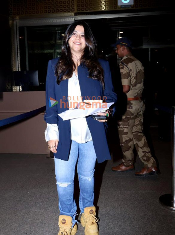 photos kiara advani sidharth malhotra rajinikanth and ektaa r kapoor snapped at the airport 3