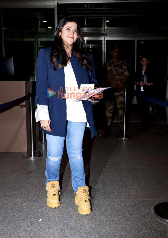 photos kiara advani sidharth malhotra rajinikanth and ektaa r kapoor snapped at the airport 6