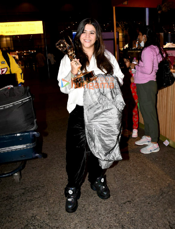 photos malvika raaj ektaa r kapoor rupali gangul and irfan pathan snapped at the airport 2