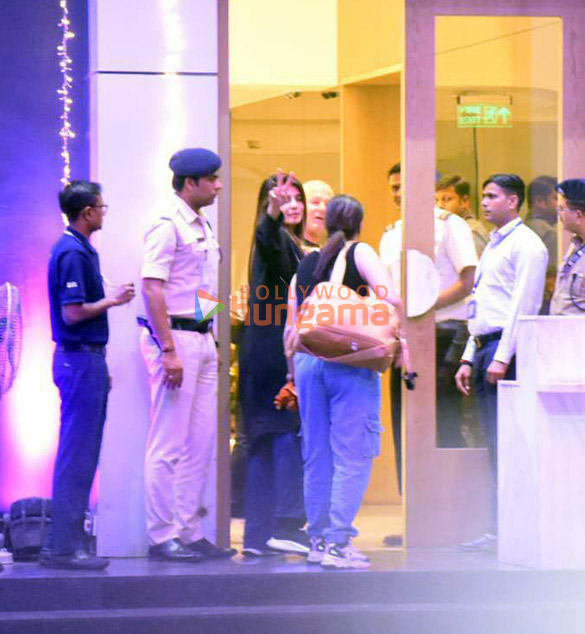 photos priyanka chopra jonas snapped at kalina airport 1