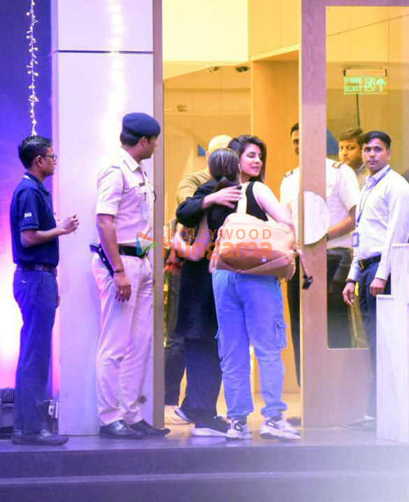 photos priyanka chopra jonas snapped at kalina airport 4