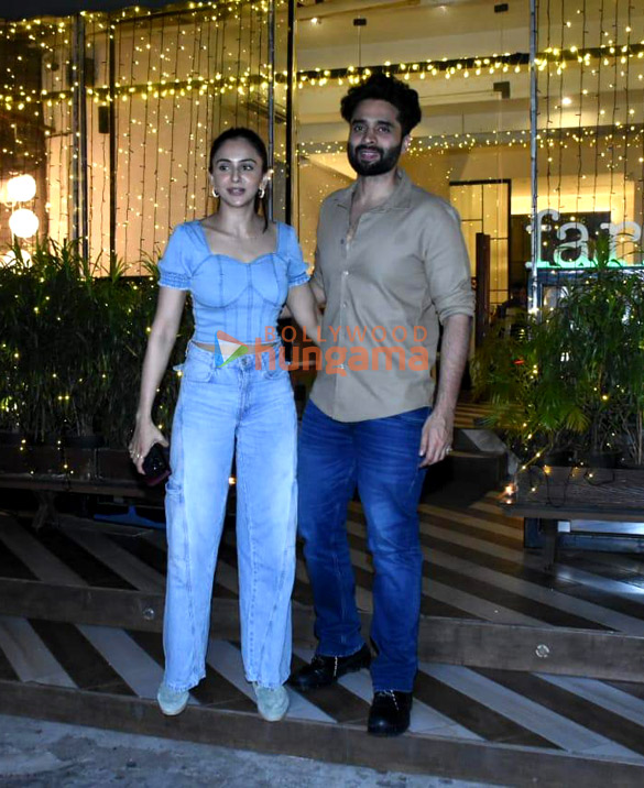 photos rakul preet singh and jackky bhagnani snapped at farmers cafe in bandra 4 4