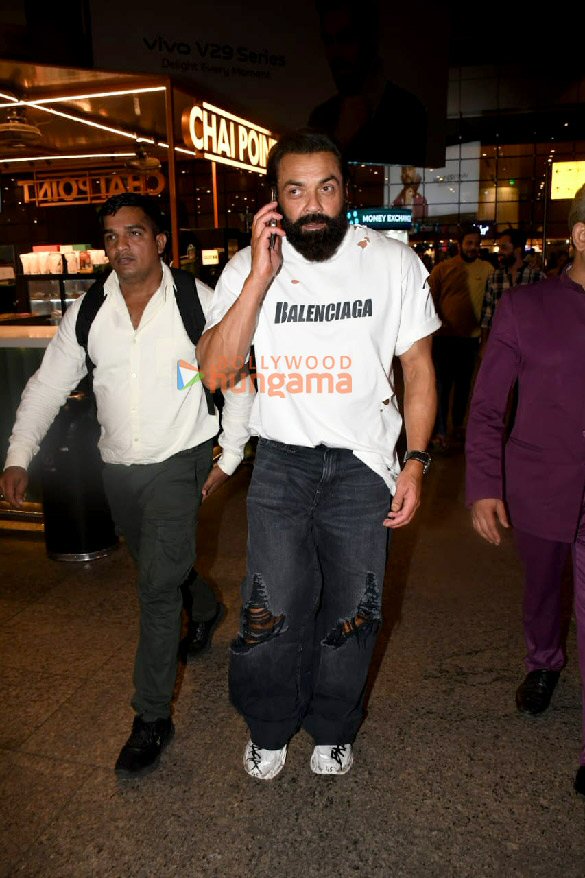 photos ranbir kapoor vicky kaushal and others snapped at the airport 7