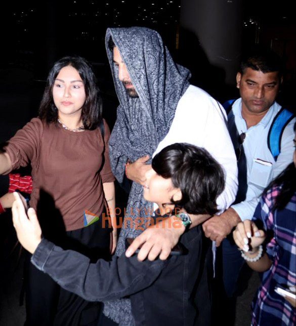 photos ranbir kapoor and saif ali khan snapped at the airport 3