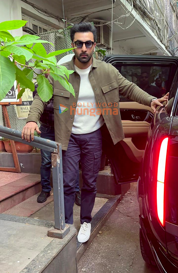 photos ranbir kapoor snapped outside krome studios in bandra 2 2