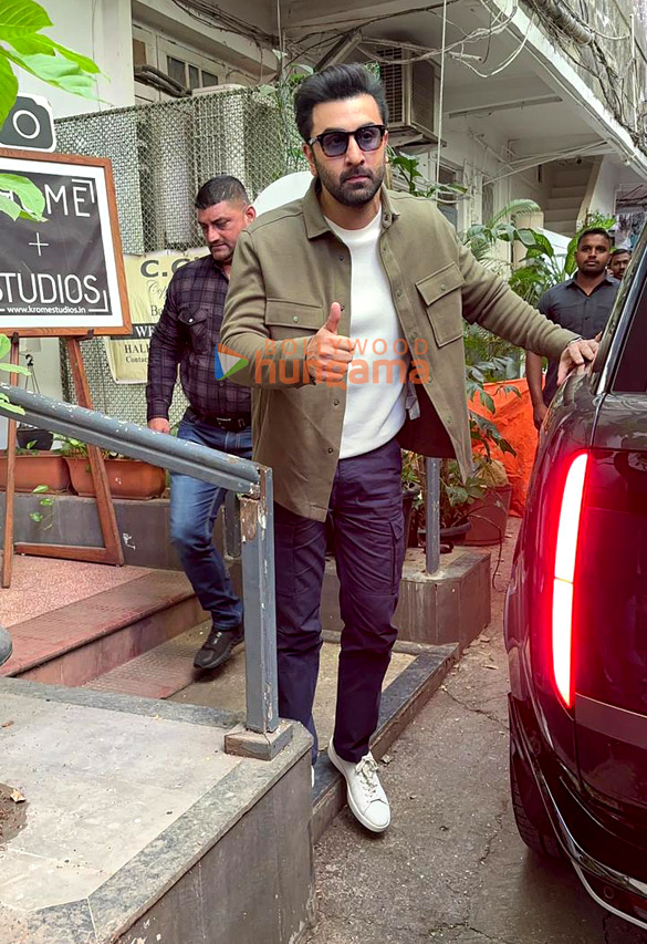 photos ranbir kapoor snapped outside krome studios in bandra 3 2
