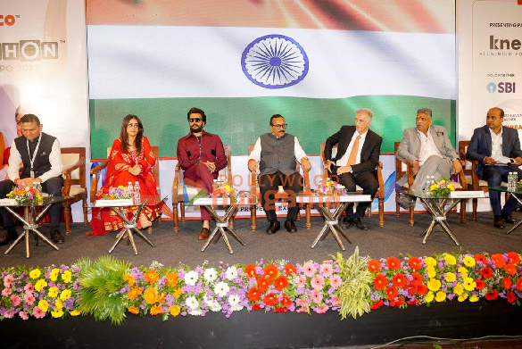 photos riteish deshmukh and genelia dsouza snapped at homethon property expo 2023 at jio world convention centre in mumbai 5