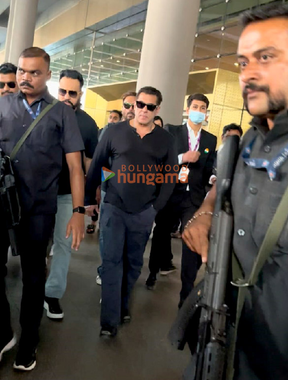 Photos: Salman Khan, Mrunal Thakur and Rashmika Mandanna snapped at the airport Photos: Salman Khan, Mrunal Thakur and Rashmika Mandanna snapped at the airport