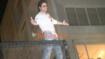 Photos: Shah Rukh Khan greets fans outside Mannat on his birthday
