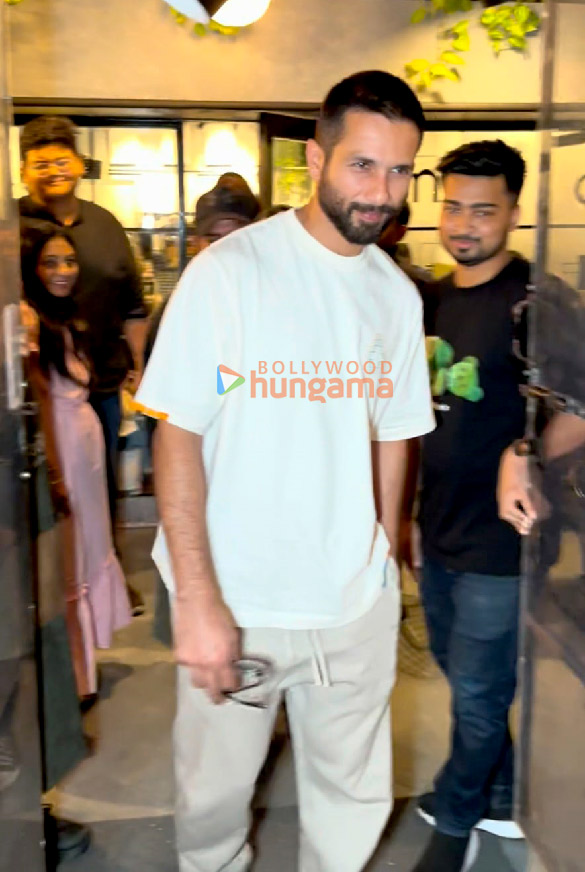 photos shahid kapoor and mira kapoor snapped at a cafe in bandra 3