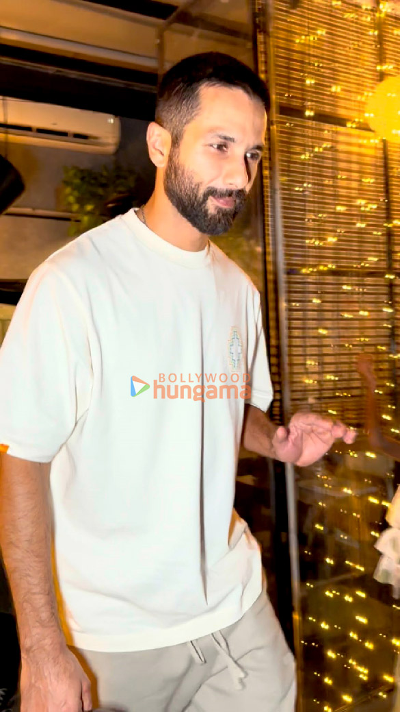 photos shahid kapoor and mira kapoor snapped at a cafe in bandra 5