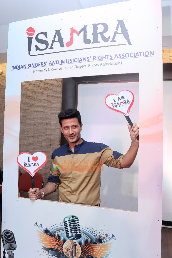 photos sonu nigam kavita krishnamurthy shaan papon and other singers celebrate 10 years of isra in mumbai 5