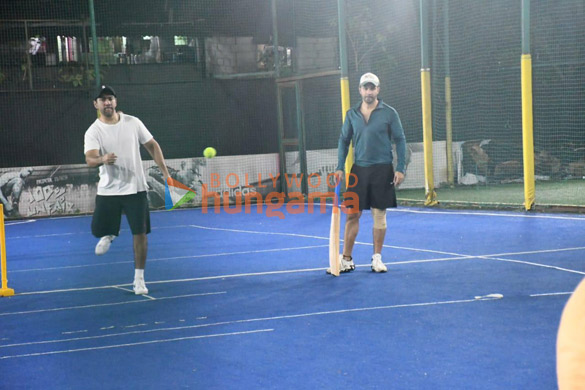 Photos Varun Dhawan, Rohit Dhawan and others snapped playing cricket (5)